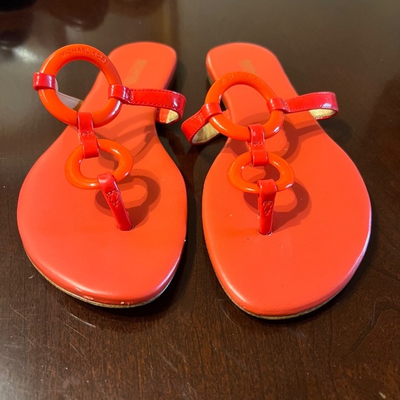 MICHAEL KORS CLAUDIA FLAT SANDAL CORAL REEF WOMENS FLAT T STRAP sz 5.5 - Picture 2 of 6